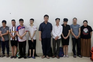 Khởi tố 12 người truyền bá đồi truỵ trên web sex 'thiendia, lau xanh'