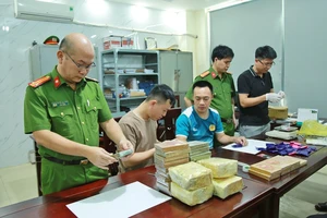 Chặt đứt đường dây gửi 27 kg heroin theo xe khách, thu lượng ma tuý 'khủng'