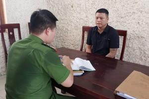 Bắt ổ cá độ bóng đá, lòi ra 2 người cho vay lãi nặng