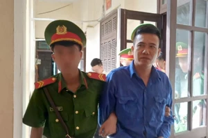 Vợ chồng giám đốc ra toà sau cơn 'sốt đất'