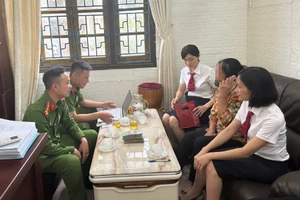 Cán bộ ngân hàng báo công an ‘dân chuyển tiền cho kẻ lừa đảo’