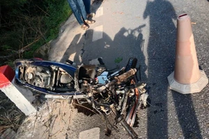 Nữ sinh 17 tuổi tử vong khi đi khai giảng do xe hơi chạy lấn đường