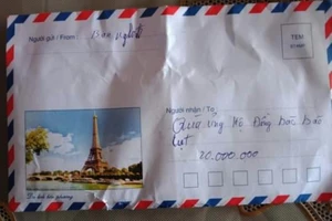 Bất ngờ về chiếc phong bì bị đánh rơi có ghi 'quà ủng hộ đồng bào bão lụt 20.000.000'