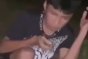 Nghệ An: Ép buộc học sinh lớp 9 bốc đất ăn rồi quay video
