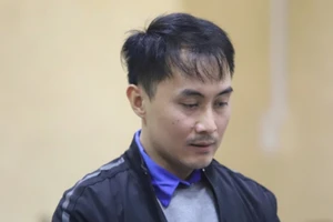 Cựu chủ tịch xã khóc khi ra toà, ân hận vì 'nghe lời' cấp dưới