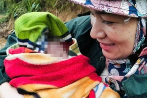 Cảm động 3 cô giáo đỡ đẻ cho sản phụ sinh con bên đường