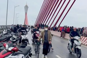 Đang tìm kiếm 1 phụ nữ mất liên lạc tại khu vực cầu Cửa Hội