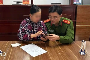 Công an kịp ngăn người phụ nữ chuyển 100 triệu đồng cho kẻ lừa đảo
