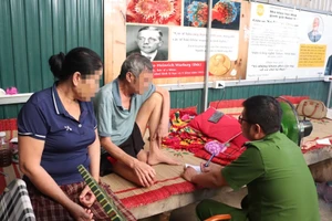 Nghệ An: Cán bộ đến kiểm tra cơ sở chữa bệnh bằng uống nước i-on kiềm thì bị 'nhốt'