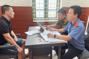 Bị bắt tạm giam vì ép viết giấy vay nợ sau tai nạn giao thông 