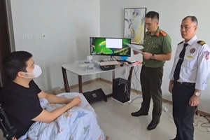 Bắt giữ 5 người trong đường dây buôn bán hàng giả cực lớn ở Hà Nội 