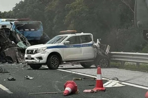 Tai nạn liên hoàn trên cao tốc Hà Nội- Hải Phòng, 3 xe hư hỏng