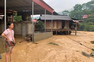 Tìm kiếm một phụ nữ mất tích nghi bị lũ quét cuốn trôi