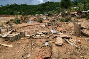 Nghệ An: Bản làng tan hoang sau lũ, hơn 100 nhà bị nước cuốn trôi