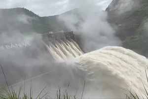 Lũ lịch sử ở Nghệ An và sự quyết đoán '3 thời điểm vàng' của Chủ tịch tỉnh Lê Hồng Vinh