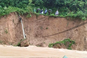 Phát hiện 2 thi thể trôi trên dòng nước lũ