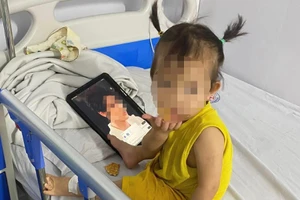 Hàng trăm người tìm bé 18 tháng mất liên lạc bí ẩn