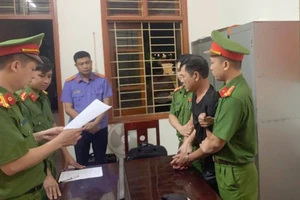 Bắt tạm giam người lên Facebook đăng bài xúc phạm cá nhân, tổ chức