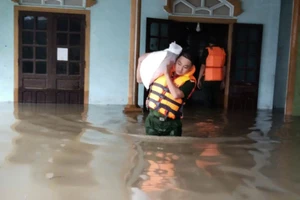 Hà Tĩnh, Nghệ An: Dừng các cuộc họp chưa cấp thiết, bắt đầu sơ tán dân 