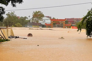 Hình ảnh mưa trắng trời, ngập lụt diện rộng ở miền núi Hà Tĩnh