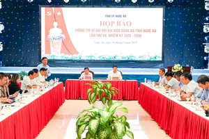 Đại hội đại biểu Đảng bộ tỉnh Nghệ An không văn nghệ, không nhận hoa chúc mừng