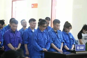 Nhóm người Việt ngồi ở Campuchia gọi video xưng công an và cái kết