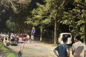 Đi xe máy vướng dây cáp sà xuống đường, 1 người tử vong