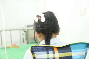 Bé gái 9 tuổi bị cha dượng đánh: 'Con chỉ mong cha đừng uống rượu, đừng đánh con nữa...'