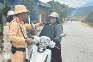 Một đêm phát hiện 6 phụ nữ và hơn 1.200 'ma men' vi phạm nồng độ cồn