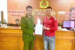 Chuyển nhầm 499.999.999 đồng rồi đi báo công an nhờ giúp đỡ