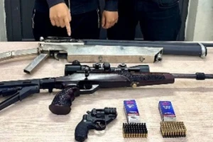 Thu giữ nhiều súng, đạn tại nhà của 1 thanh niên