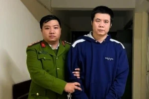 Cựu nhân viên ngân hàng trốn truy nã ra nước ngoài đã bị bắt