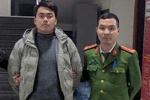 Vận động 1 bị can đang bị truy nã về Hà Nội đầu thú 