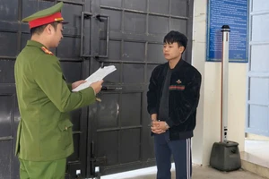 Khởi tố nam công nhân chở bé gái 13 tuổi vào nhà nghỉ 'làm chuyện người lớn'