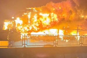  Cháy xe khách trên cao tốc: Đau lòng phát hiện thi thể một học sinh 