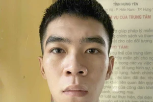 Bị khởi tố vì mua súng quân dụng về giấu trong nhà