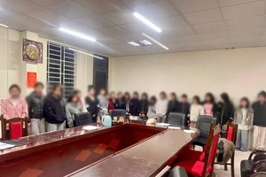 Triệt phá đường dây mua bán người dưới 16 tuổi 'núp bóng' quán karaoke, massage