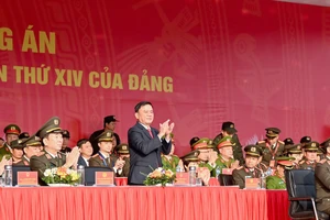 Thường trực Ban Bí thư Trần Cẩm Tú dự Lễ xuất quân bảo vệ an ninh Đại hội XIV