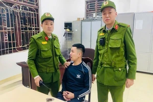 Giận bạn gái, nam thanh niên đốt chăn màn gây cháy nhà nghỉ 