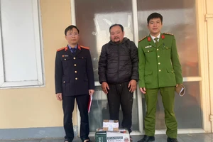 Đến công an tự thú sau khi mua 5 hộp pháo hoa để đốt dịp Tết