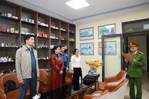 Khởi tố tổng giám đốc và 5 bị can sản xuất, bán thực phẩm chức năng giả quy mô đặc biệt lớn