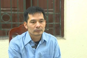 Bắt khẩn cấp 3 giám đốc đổ trộm hơn 7.000 tấn chất thải ở Hà Nội