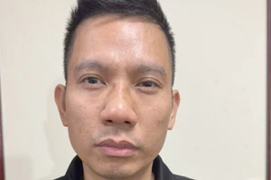 Khởi tố người môi giới cho hai phụ nữ 'vui vẻ' với khách nam