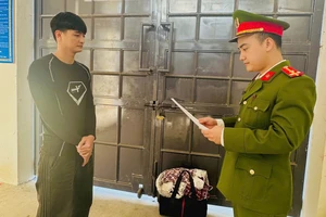 Khởi tố kẻ mạo danh người nổi tiếng để tiếp cận cô gái rồi giở trò đồi bại