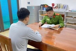 Công an làm việc với người chia sẻ 'mỗi người dân sẽ được nhận 1 triệu đồng đón Tết' 