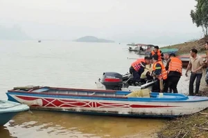 Đã tìm thấy, vớt được thi thể 6 nạn nhân trên hồ Thác Bà