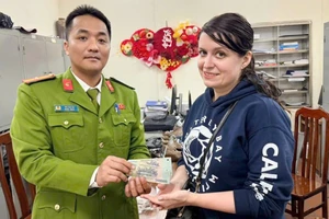 Nữ du khách người Mỹ cảm ơn công an vào cuộc vụ đi xe ôm 1 triệu đồng/7 km