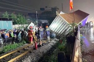 Công an thông tin vụ tai nạn tàu hoả và xe container làm 2 người thương vong