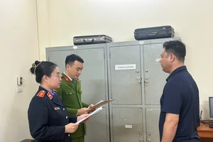 Khởi tố người dùng hai ô tô khóa đầu khóa đuôi xe đi chúc Tết 