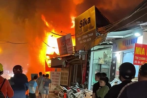 Điều tra nguyên nhân cháy quán cà phê, nhiều vật dụng bị thiêu rụi